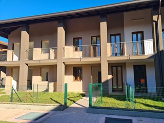 Villa in Vendita a Tradate, 271'000€, 181 m²