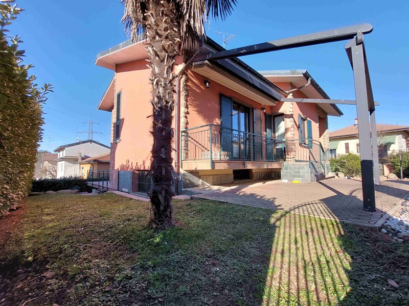 Villa in Vendita a Castiglione Olona, 399'000€, 294 m²