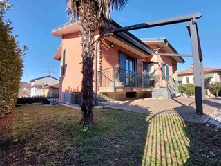 Villa in Vendita a Castiglione Olona, 399'000€, 294 m²