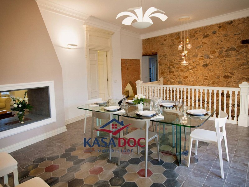 Appartamento in Vendita a Amaroni, 650'000&euro;, 525 m²