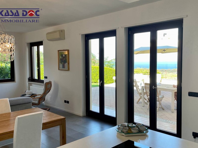 Villa in Vendita a Montepaone, 630'000€, 281 m²