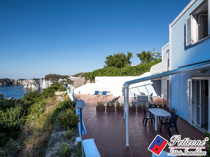 Villa in Vendita a Ponza, 880'000€, 200 m²