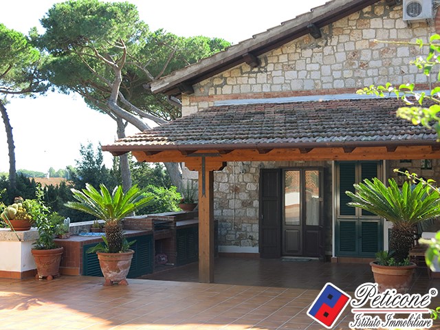 Quadrilocale in Vendita a Fondi, 295'000&euro;, 151 m²