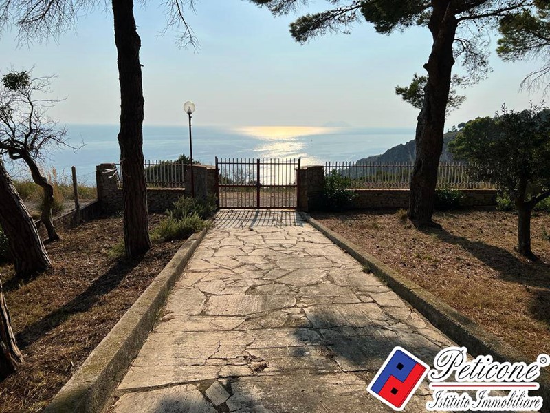 Villa in Vendita a Sperlonga, 975'000€, 160 m²