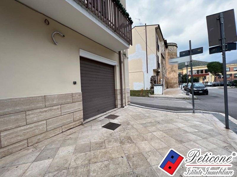 Immobile commerciale in Affitto a Fondi, 550&euro;, 30 m²