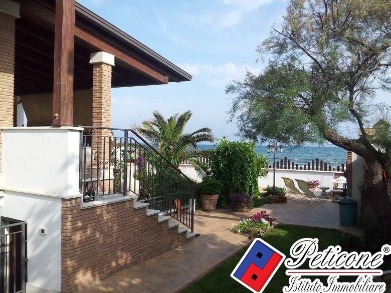 Villa in Vendita a Terracina, 1'000'000€, 211 m²