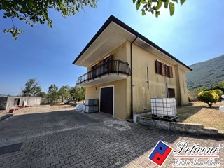 Villa in Vendita a Lenola, 195'000&euro;, 475 m²