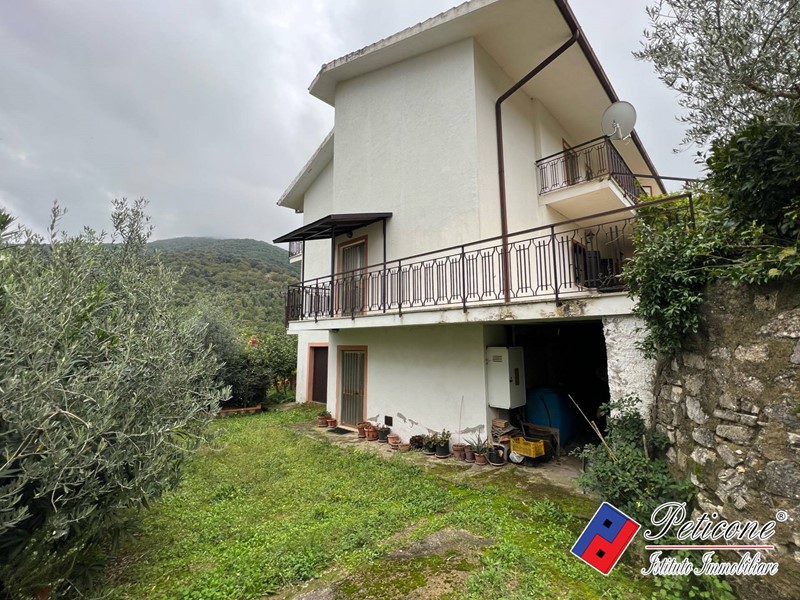 Villa in Vendita a Campodimele, 150'000&euro;, 180 m²
