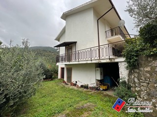 Villa in Vendita a Campodimele, 150'000€, 180 m²