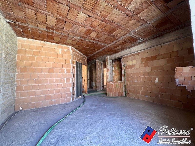 Appartamento in Vendita a Fondi, 105'000&euro;, 120 m²