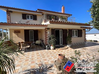 Villa in Vendita a Anzio, 360'000€, 200 m²