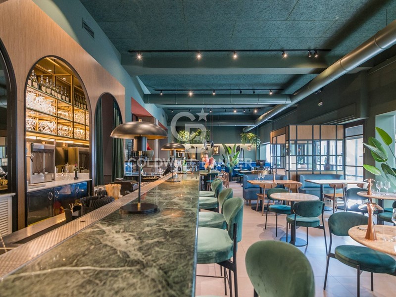 Attività commerciale in Vendita a Riccione, 490'000€, 350 m²