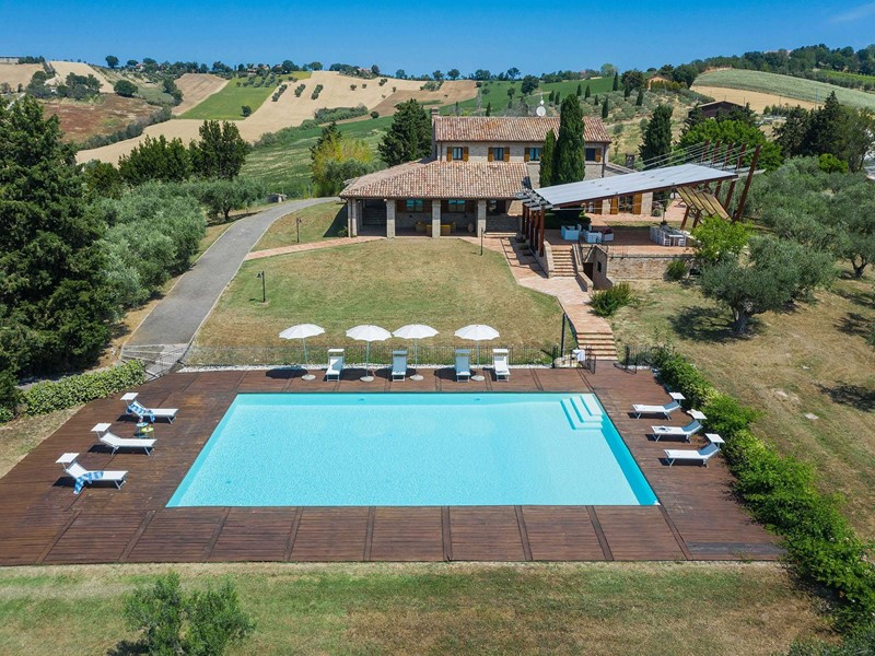 Rustico in Vendita a San Costanzo, 2'050'000€, 450 m²