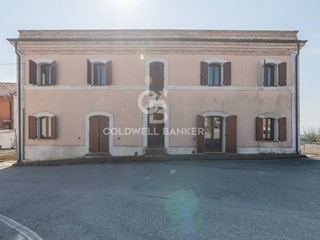 Quadrilocale in Vendita a Tavoleto, 140'000€, 130 m², con Box