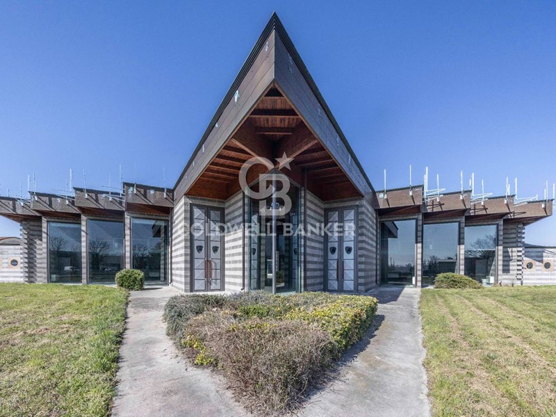 Immobile commerciale in Affitto a Terre del Reno, 5'500&euro;, 1276 m²