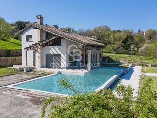 Villa in Vendita a Saludecio, 890'000€, 450 m²