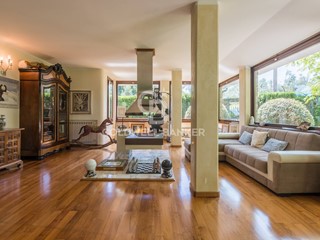 Villa in Vendita a San Clemente, 900'000€, 275 m²