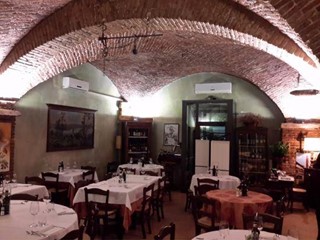 Attività commerciale in Affitto a Verona, 2'000€, 80 m²