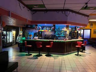 Attività commerciale in Vendita a Castel d'Ario, 35'000&euro;, 400 m²