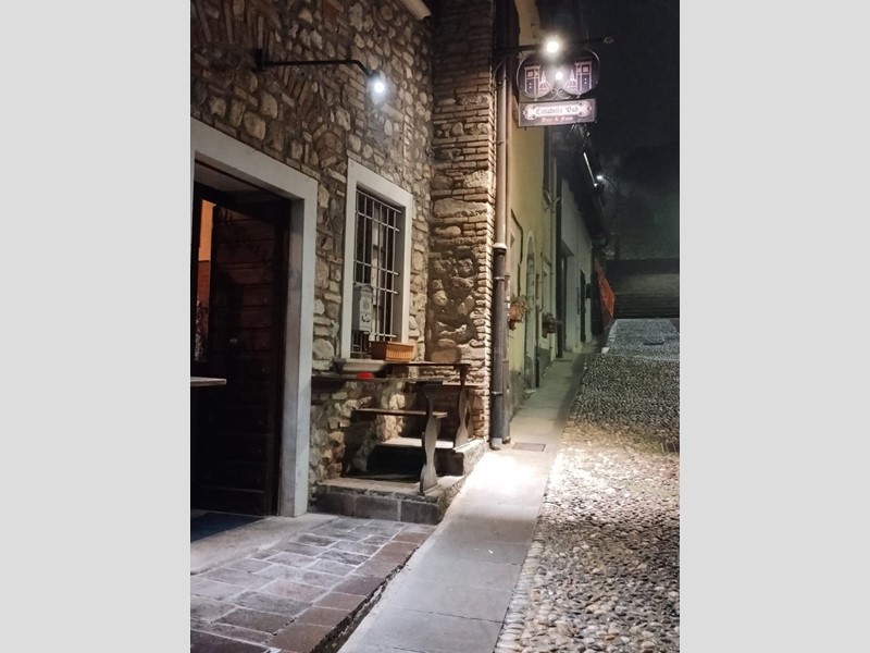 Attività commerciale in Vendita a Lonato del Garda, 130'000€, 180 m²