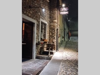 Attività commerciale in Vendita a Lonato del Garda, 130'000€, 180 m²