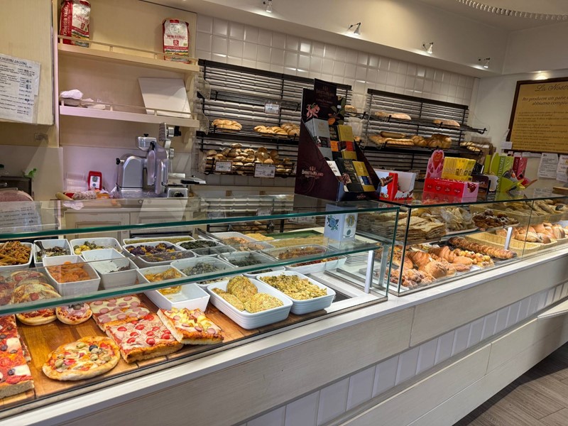 Attività commerciale in Vendita a Verona, 120'000€, 250 m²