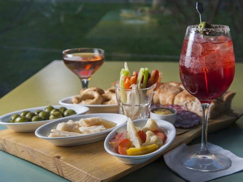 Attività commerciale in Vendita a Mantova, 220'000&euro;, 100 m²