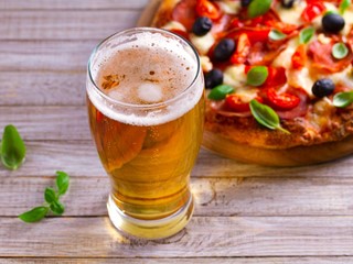 Attività commerciale in Affitto a Ostiglia, 4'000€, 500 m²