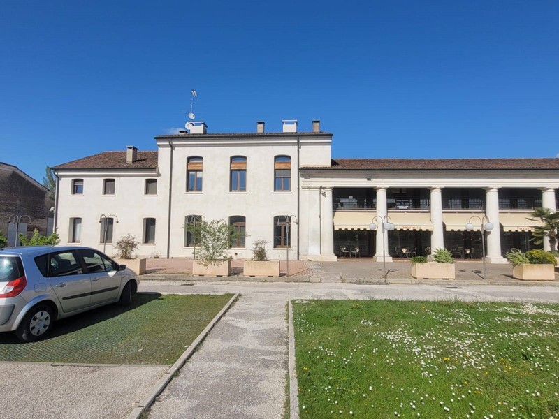 Attività commerciale in Vendita a Roncoferraro, 90'000&euro;, 130 m²