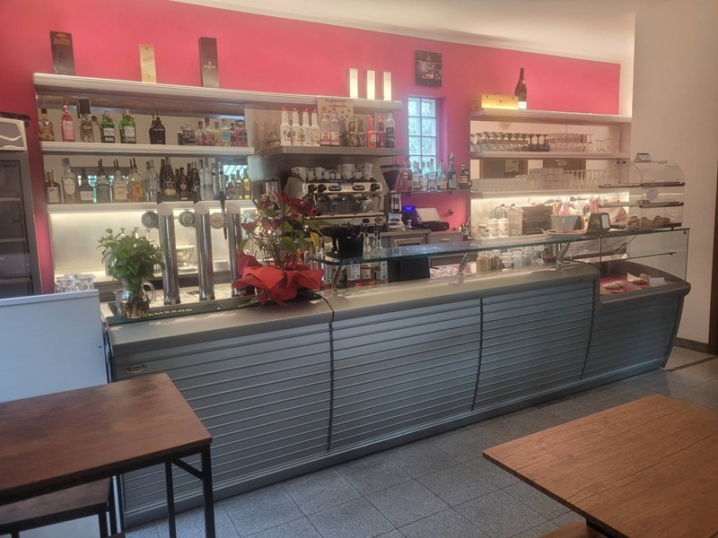 Attività commerciale in Affitto a Castel d'Ario, 1'000€, 50 m²