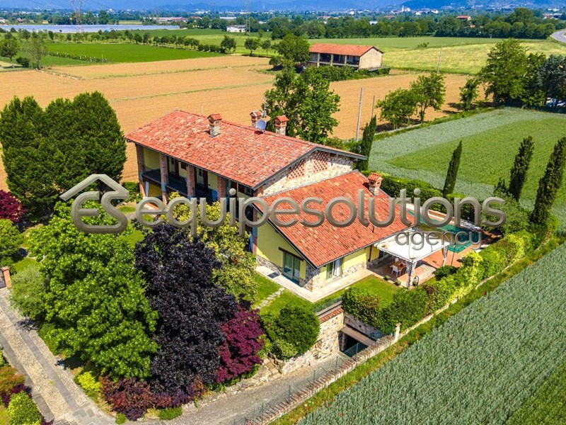 Villa in Vendita a Grumello del Monte, 870'000€, 600 m², con Box