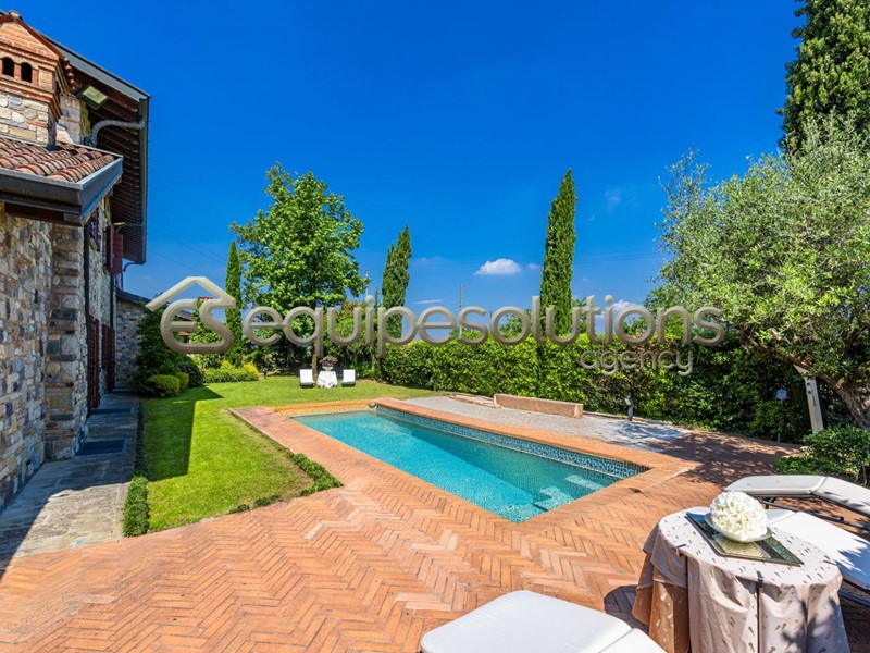 Villa in Vendita a Castelli Calepio, 870'000€, 600 m², con Box