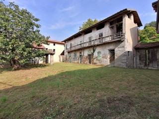 Villa in Vendita a Oggiono, 240'000€, 500 m²