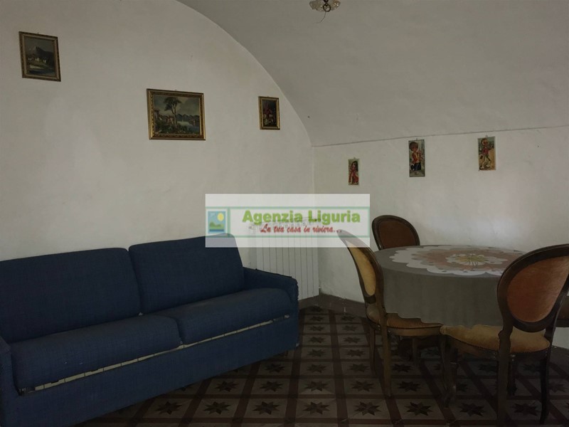 Appartamento in Vendita a Perinaldo, 39'000€, 85 m²