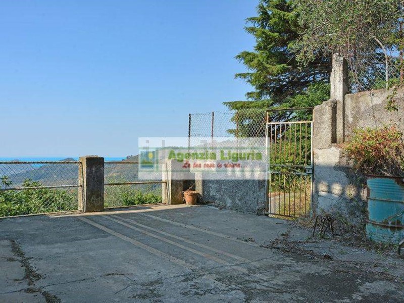 Casa Indipendente in Vendita a Perinaldo, 140'000€, 180 m²