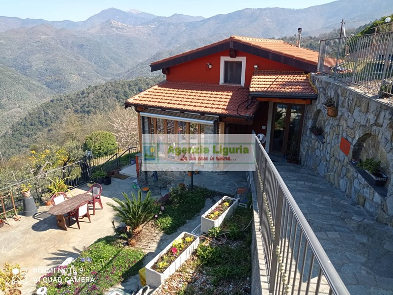 Villa in Vendita a Perinaldo, 370'000€, 163 m²