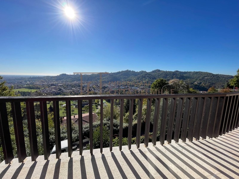 Villa in Vendita a Ponteranica, 790'000€, 350 m²