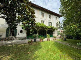 Appartamento in Vendita a Grumello del Monte, 980'000€, 1150 m²