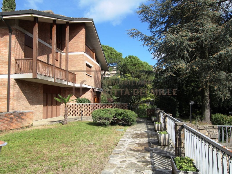 Casa Semi Indipendente in Vendita a Bergamo, 1'050'000€, 260 m²