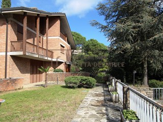 Casa Semi Indipendente in Vendita a Bergamo, 1'050'000€, 260 m²