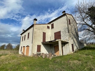 Casa Indipendente in Vendita a Ferrara, 98'000€, 516 m²