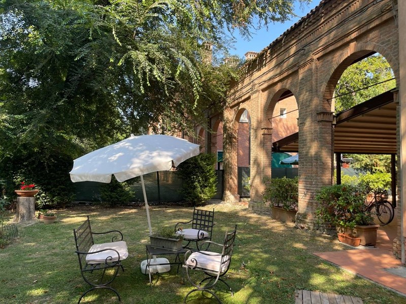 Casa Indipendente in Vendita a Ferrara, 330'000€, 220 m²