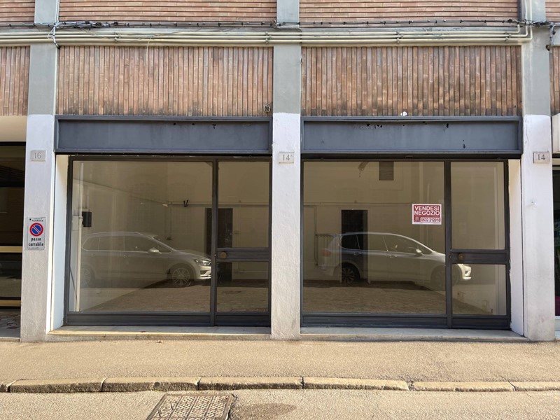 Negozio in Vendita a Ferrara, 90'000€, 75 m²