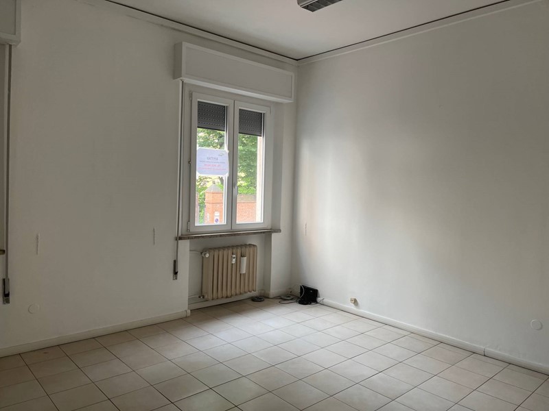 Ufficio in Affitto a Ferrara, 1'300€, 110 m²