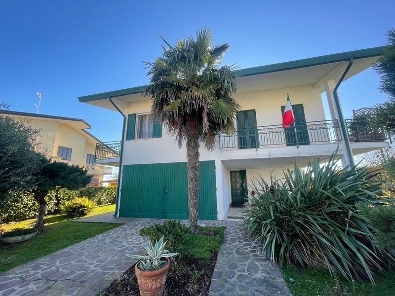 Casa Indipendente in Vendita a Copparo, 225'000&euro;, 395 m²