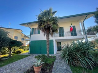 Casa Indipendente in Vendita a Copparo, 225'000&euro;, 395 m²