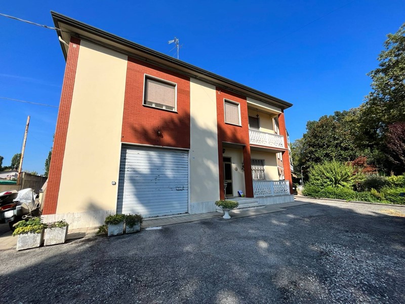 Casa Indipendente in Vendita a Ferrara, 445'000€, 300 m²