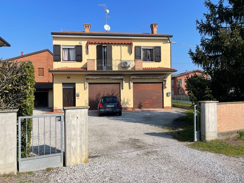 Negozio in Vendita a Ferrara, 73'000€, 130 m²