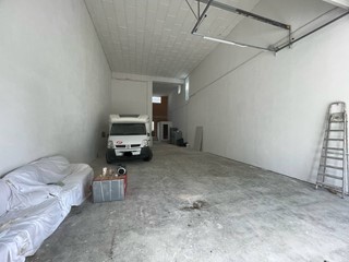Magazzino in Affitto a Ferrara, 1'100€, 270 m²