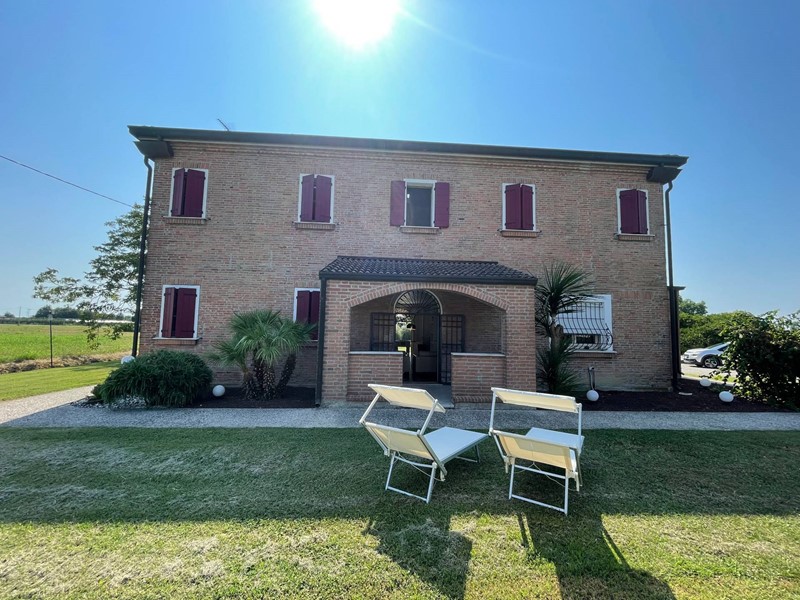 Casa Indipendente in Vendita a Ferrara, 530'000&euro;, 500 m²